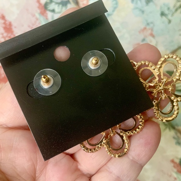 Saks Fifth Avenue EARRINGS🩷NEW Crystal Flower SPARKLING DANGLE DROP PIERCED - Picture 6 of 7